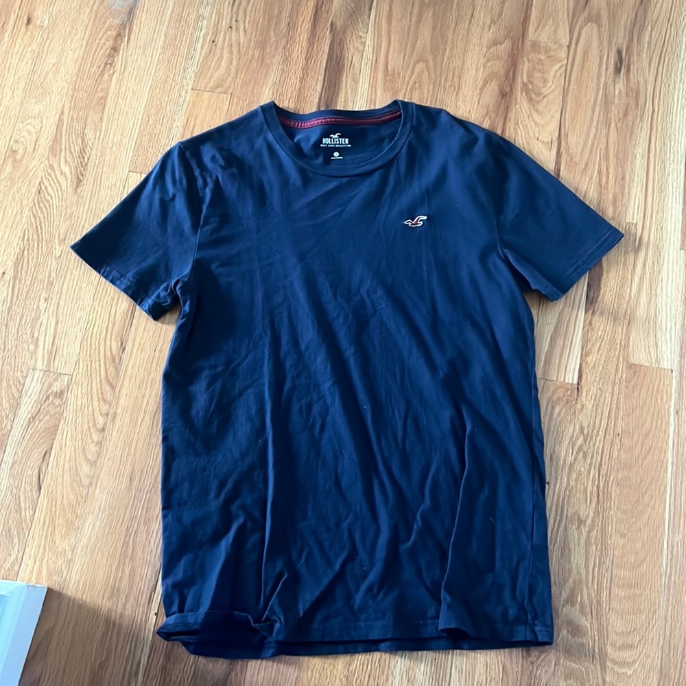 Mens Hollister Tee Size Medium - Pre owned - Good condition